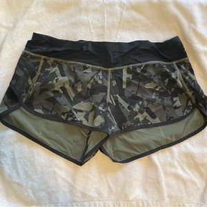 Green Lululemon Speed Up Shorts. Low Rise. Size 6.